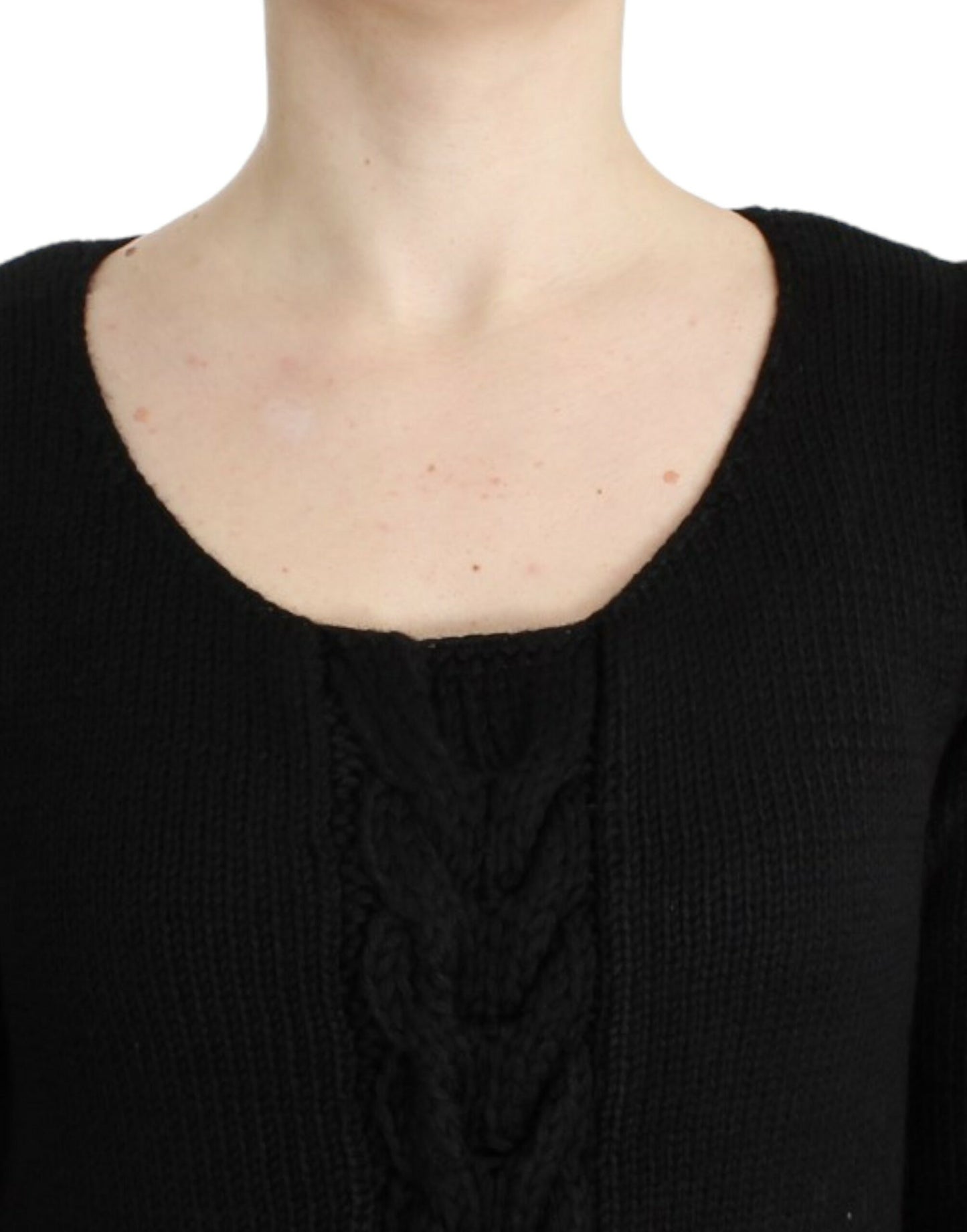 Alluring Black Knitted Crew Neck Sweater - GLAMHUB BOUTIQUE 