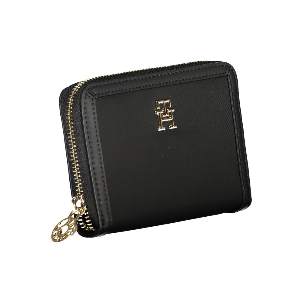 Elegant Zip Wallet with Ample Storage - GlamHub Luxury and Icon Brand Clothing